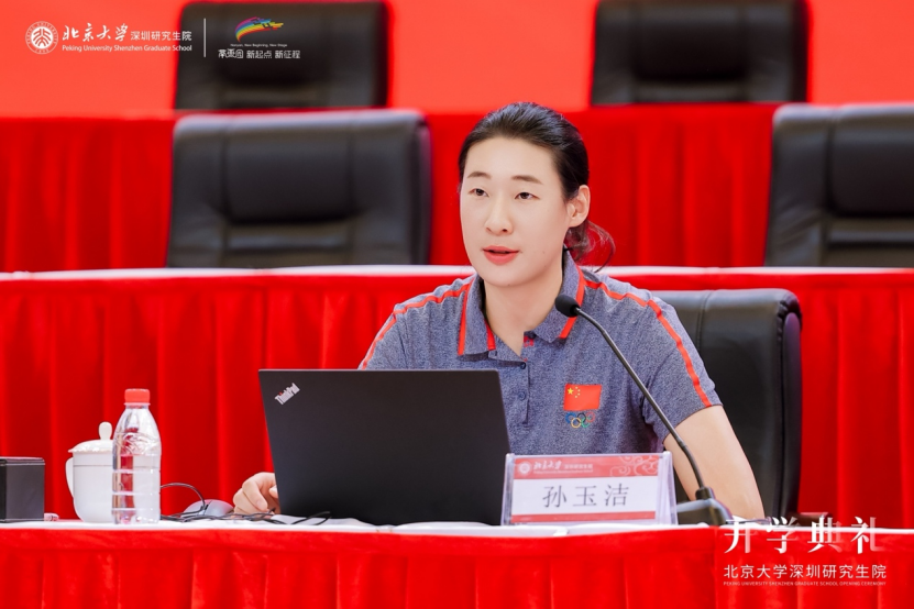 杯冠军的李, 她创办, 身份 杯冠军的李, 她创办, 身份