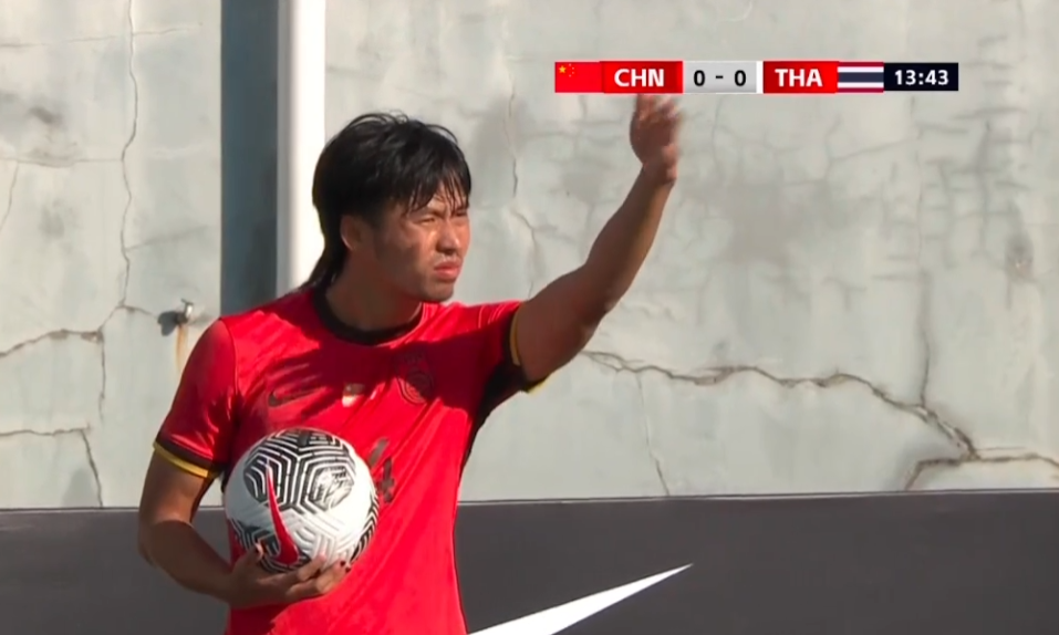 有所保留, 的第二场比, 次射正