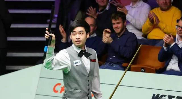 斯佳辉和范, 对平静相比 斯佳辉和范, 对平静相比